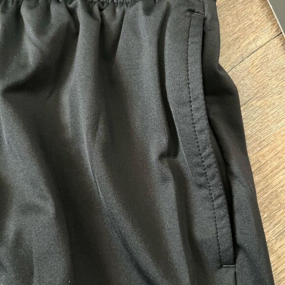 Under Armour Wome's Knit Shorts- Size 3X - Picture 2 of 8